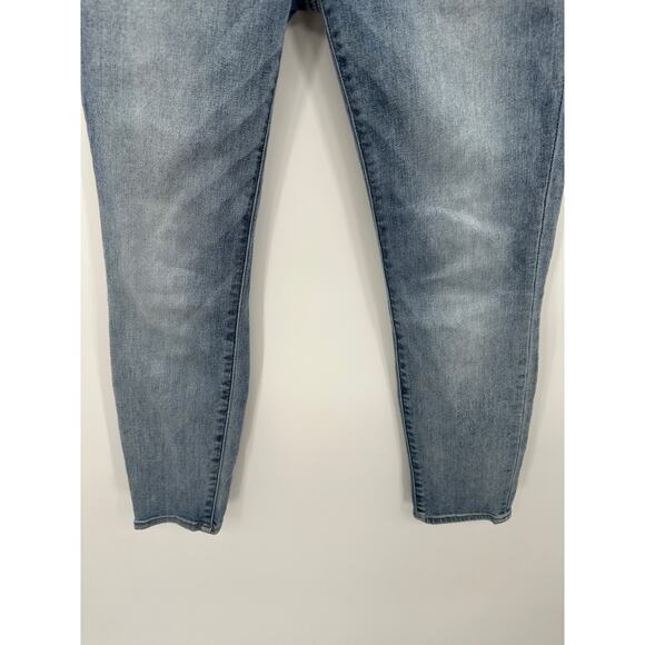 Rock & Republic Jeans Women 4 SHORT Blue Berlin Light Wash Denim Cotton Blend - Picture 3 of 8